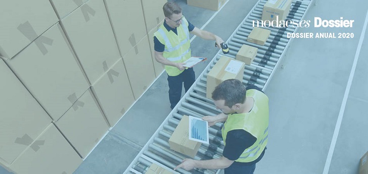 Trabajadores en una planta de logística Oda al ecommerce: el online se dispara y ‘salva’ a la moda en el año del cierre